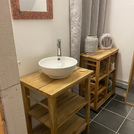 Apartment Adorable Gesthouse Avec Parking Gratuit Sur Place.